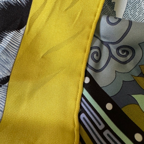 GUC Authentic La Femme aux Semelles de Vent Hermès Scarf 90cm Carré - Picture 8 of 11